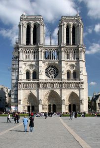 800px-Facade-notre-dame-paris-ciel-bleu